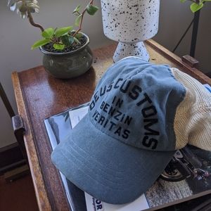 Deus Ex Machina Hat